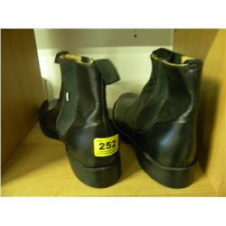 PAIR OF SLIP ONS