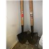 Image 1 : 2 SPADE SHOVELS