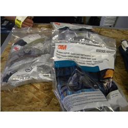 BAG OF SAFETY GLASSES/2 RESPORATOR MASKS