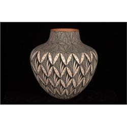 Acoma Pottery Olla 12" D. 12" H. Fine