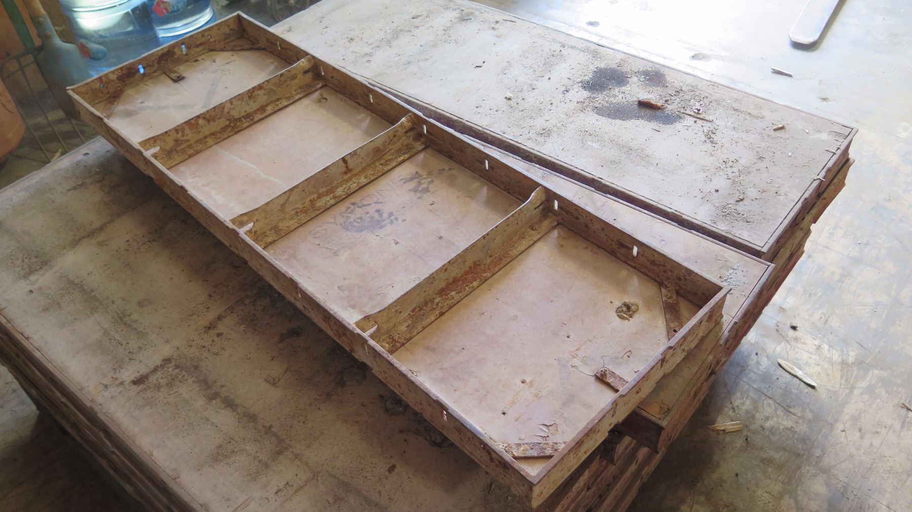Pallet of Symons Concrete Wall Forms - Steel Ply Panels