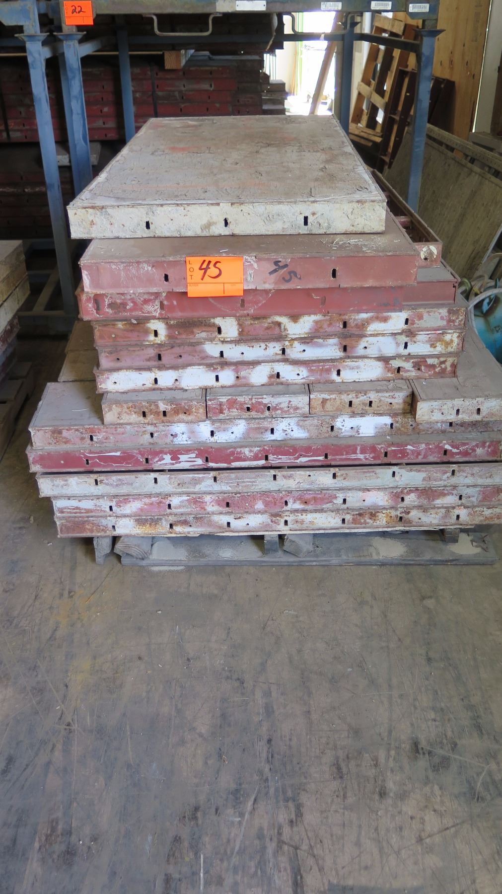 Pallet Of Symons Concrete Wall Forms Steel Ply Panels Oahu Auctions