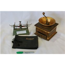 COFFEE GRINDER SCALE AMD PHOTO BOOK