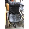 Image 2 : ROLLING BLACK OFFICE CHAIR