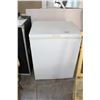 Image 1 : APARTMENT SIZE DEEP FREEZE