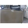 Image 1 : MODERN QUEEN SIZE FABRIC HEADBOARD