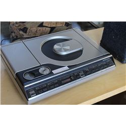 MAGNAVOX LASER DISC PLAYER