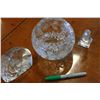 Image 2 : ROUND CRYSTAL VASE AND GLASS FIGURES