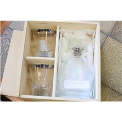 DECANTER AND GLASSES IN GIFT BOX