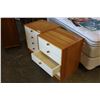 Image 2 : PAIR OF WHITE AND PINE 3-DRAWER NIGHTSTANDS