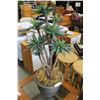 Image 1 : FAKE TREE IN PLANTER