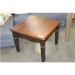 THE URBAN SETTLER COUNTRY STYLE ENDTABLE