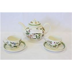 THE BOTANICAL GARDEN TEAPOT AND TWO CUPS AND SAUCERS