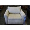 Image 1 : ROWE FURNITURE OVERSIZED CHAIR