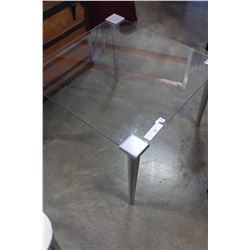 GLASSTOP ENDTABLE