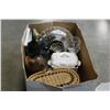 Image 3 : BOX OF MISC HOUSEHOLD GOODS
