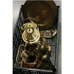 TRAY OF VINTAGE BRASSWARE