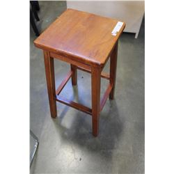 MAPLE BAR STOOL