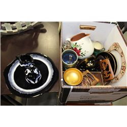 BOX OF BLUE MOUNTAIN POTTERY AND OTHER COLLECTIBLE PIECES