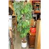 Image 1 : 7 ARTIFICAL TREE