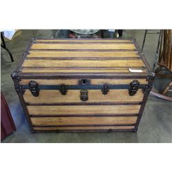 WOOD SHIPPING TRUNK