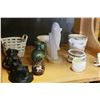 Image 1 : SHELF LOT OF POTTERY AND FIGURES