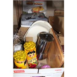 LOT OF STEAK KNIVES ICE LESS ICE CUBES AND KITCHEN ITEMS