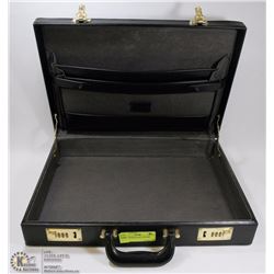 COMBINATION LOCK ATTACHÉ CASE