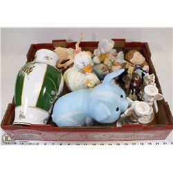BOX OF ASSORTED DECORATIVE ITEMS