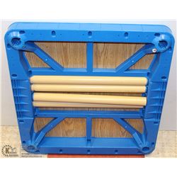 COLLAPSIBLE CHILDRENS TABLE