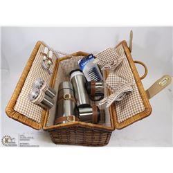 WICKER PICNIC BASKET SET WITH STAINLESS STEEL