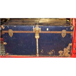 VINTAGE TRUNK FULL OF ASSORTED VHS TAPES