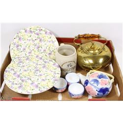 FLAT WITH TWO TEA POTS AND DECORATIVE PIE PLATES
