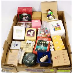 FLAT OF ESTATE AVON HALLMARK AND PRECIOUS MOMENTS