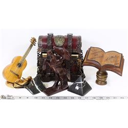 FLAT OF DECORATIVE WOOD ITEMS