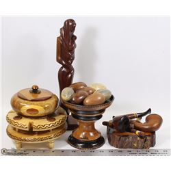 FLAT OF DECORATIVE WOOD ITEMS