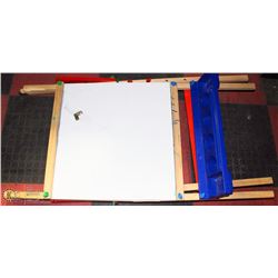 CHILDRENS CHALK/WHITE BOARD EASEL