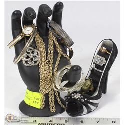 DISPLAY HAND AND SHOE WITH JEWELRY