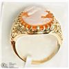 Image 2 : 10K YELLOW GOLD CAMEO SHELL LADY DESIGN RING