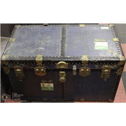 VINTAGE STEAMER TRUNK
