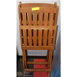 A PAIR OF FOLDING OUTDOOR BAR STOOLS