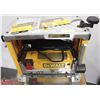 Image 2 : DEWALT DW734 12 1/2" THICKNESS PLANER WITH STAND