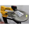 Image 2 : DEWALT DW788 20" SCROLL SAW WITH STAND & WORKLIGHT