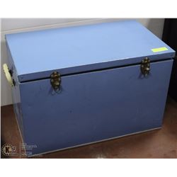 TURQUOISE VINTAGE TIN COOLER