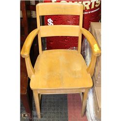 VINTAGE ARM CHAIR