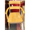 Image 1 : VINTAGE ARM CHAIR