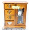 Image 1 : JEWELRY BOX WITH JEWELRY