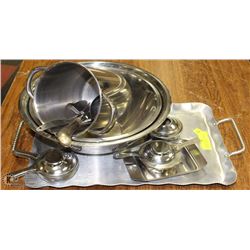 ASSORTMENT OF STAINLESS PIECES, INCLUDING CARVING