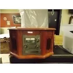 RETRO STYLE RECORD/ CD/ CASSETTE PLAYER