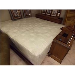KING MATTRESS - STORE DISPLAY UNIT - MONTERAY FIRM